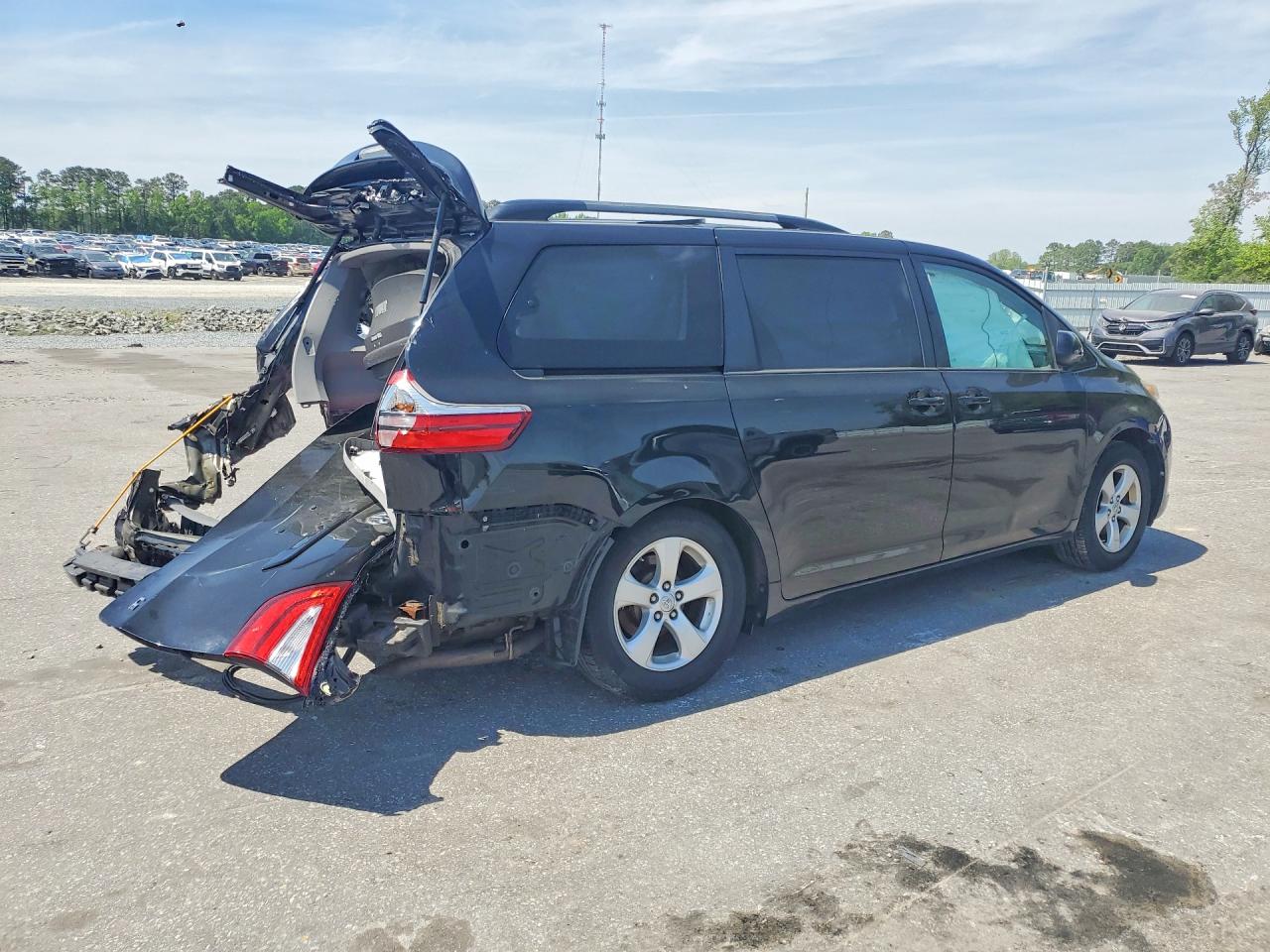 Toyota Sienna Le