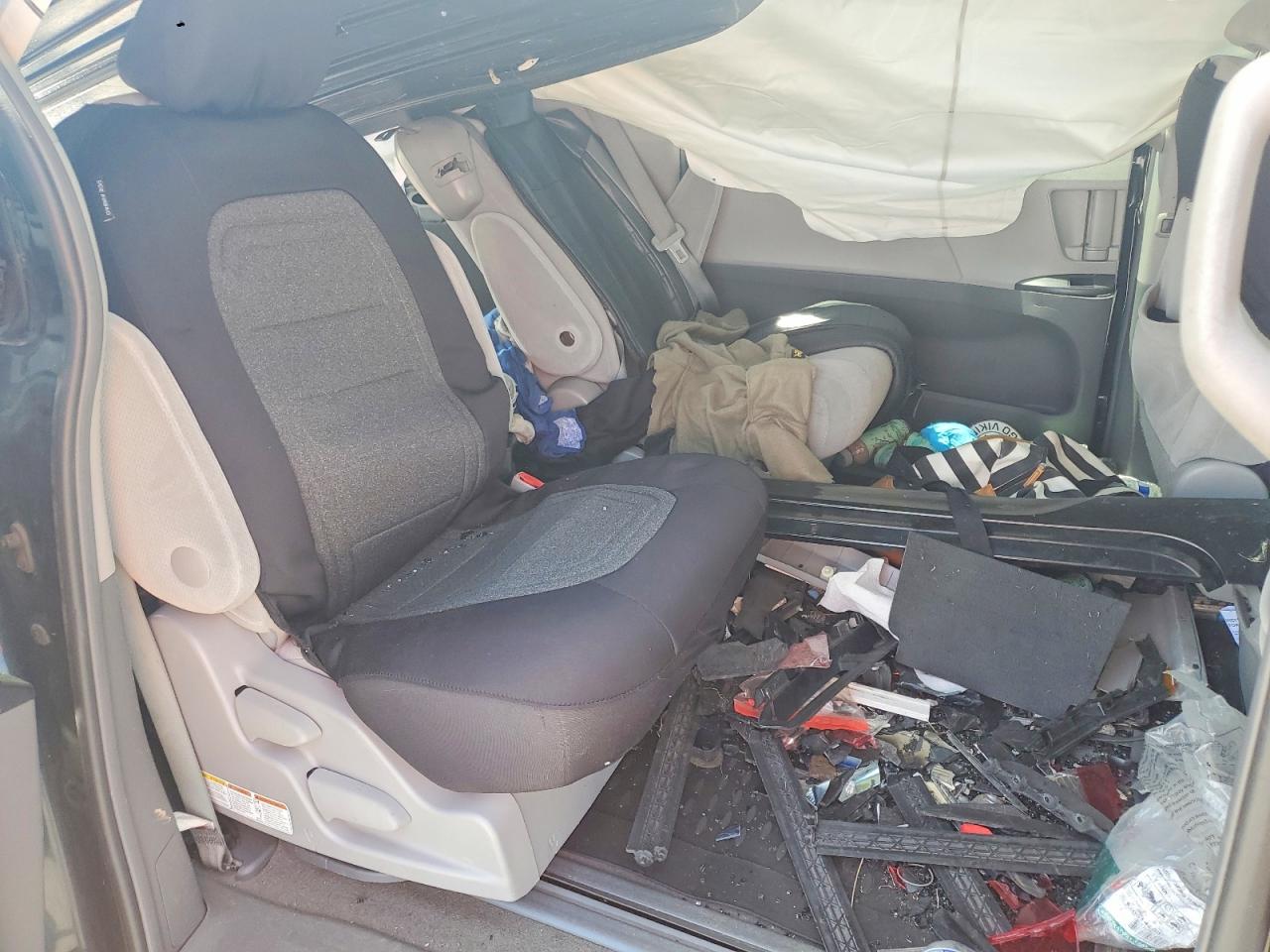 Toyota Sienna Le