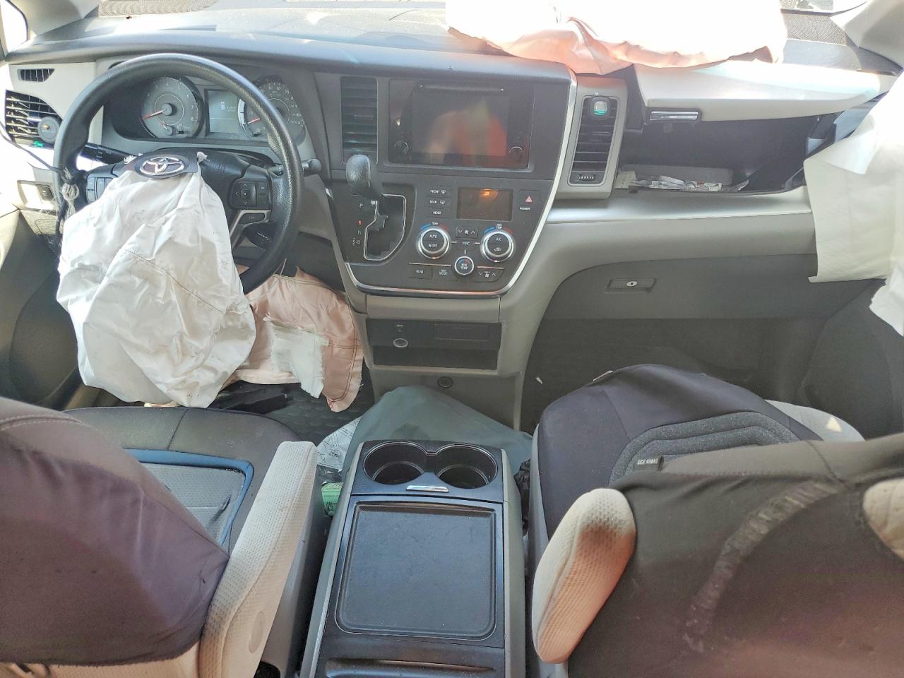 Toyota Sienna Le