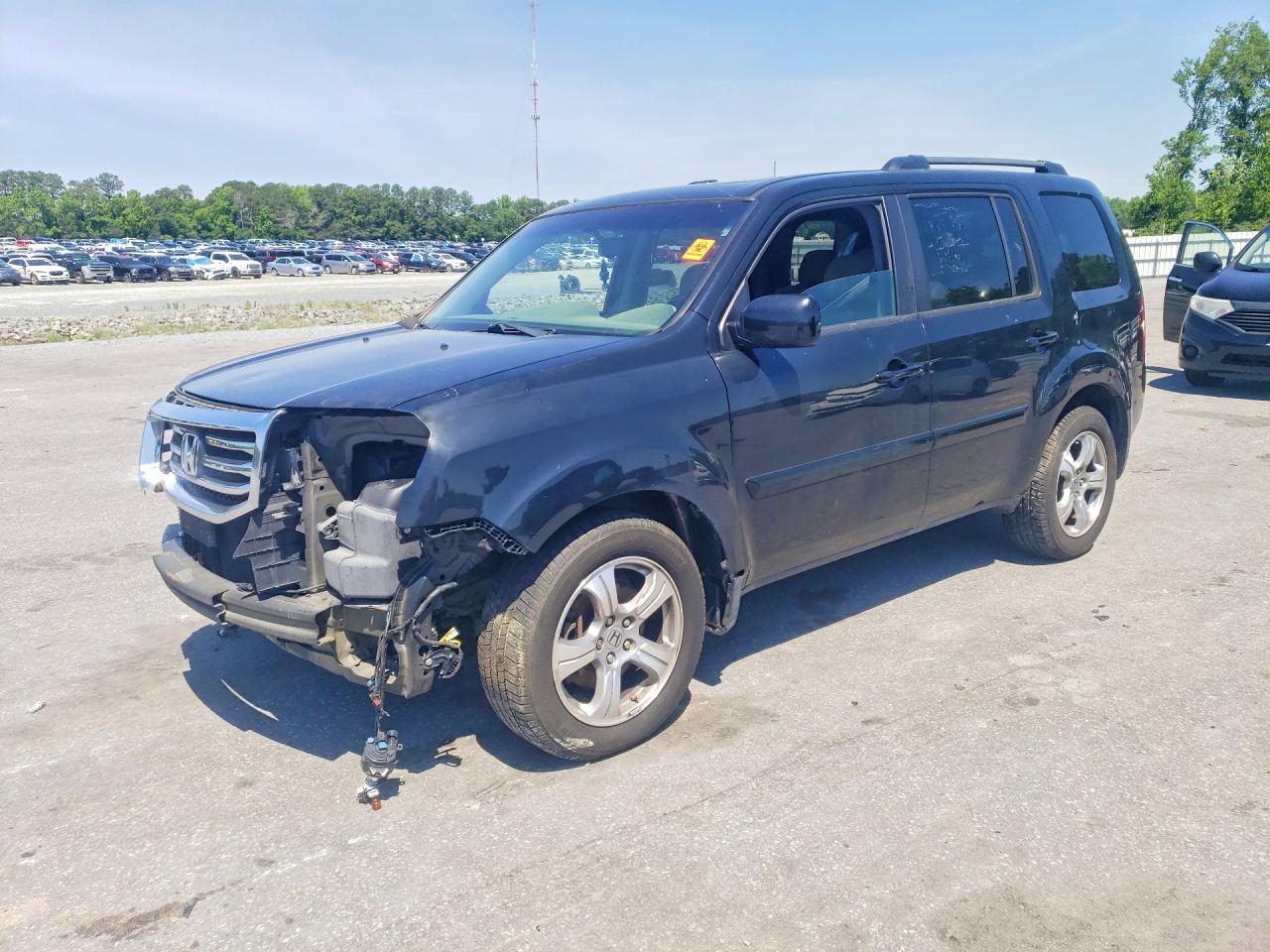 Salvage Honda Pilot Image