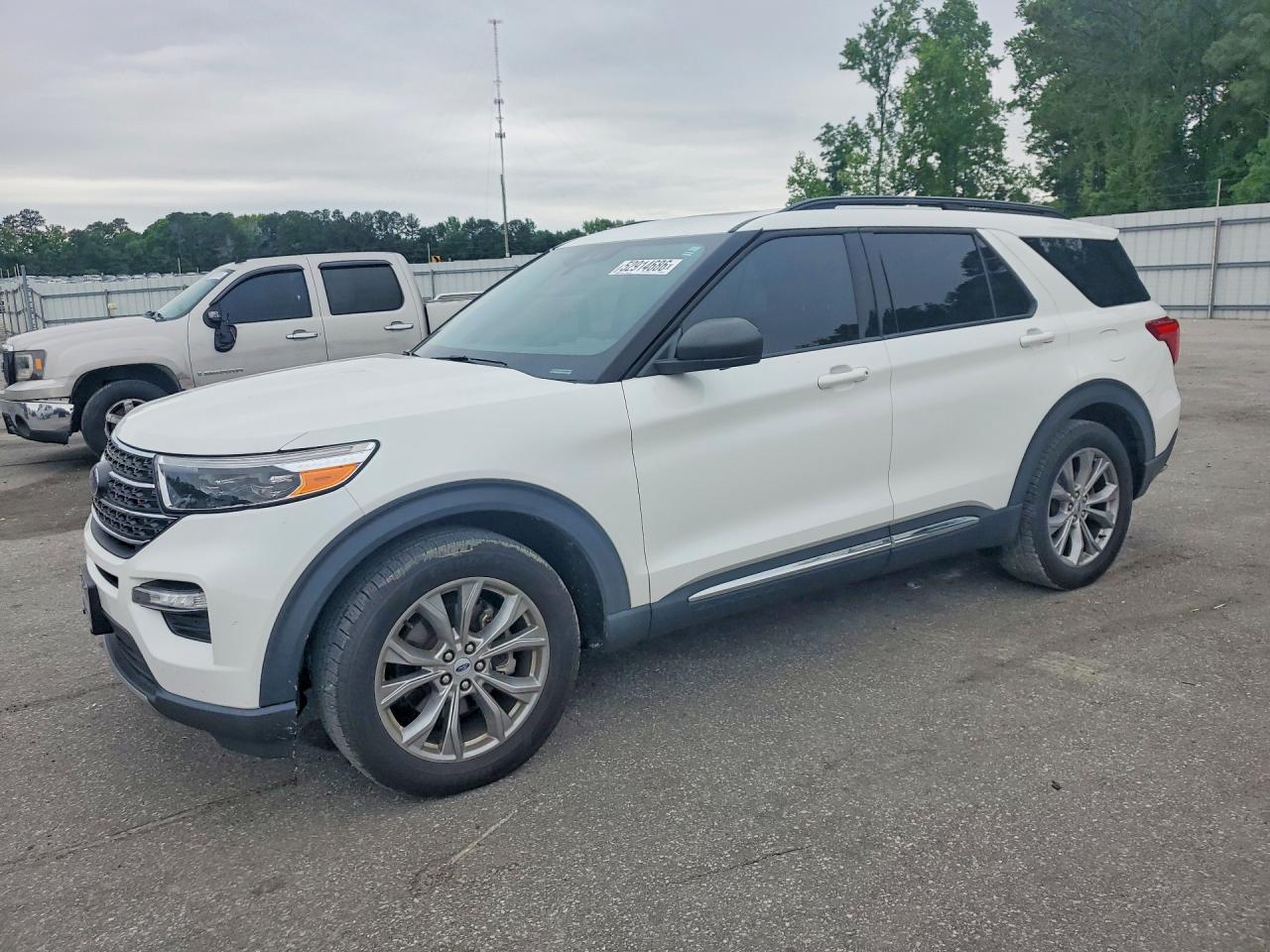 Salvage Ford Explorer Image