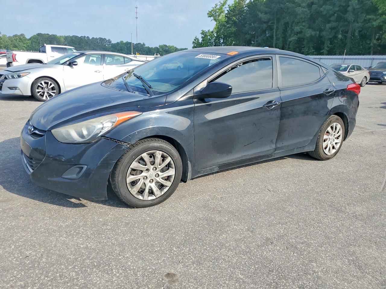 Salvage Hyundai ELANTRA Image
