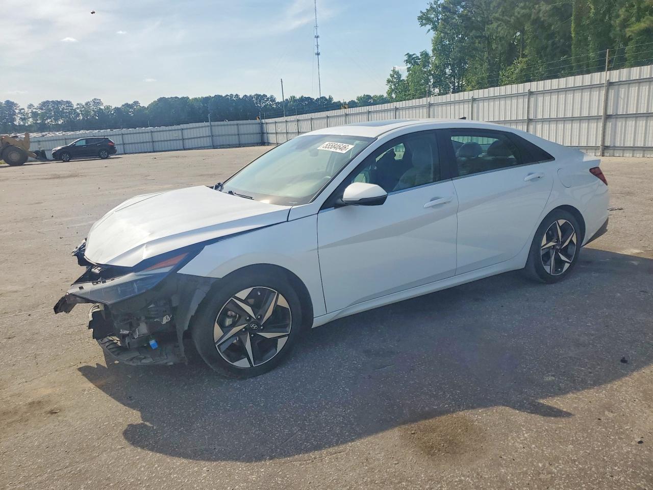 Salvage Hyundai ELANTRA Image