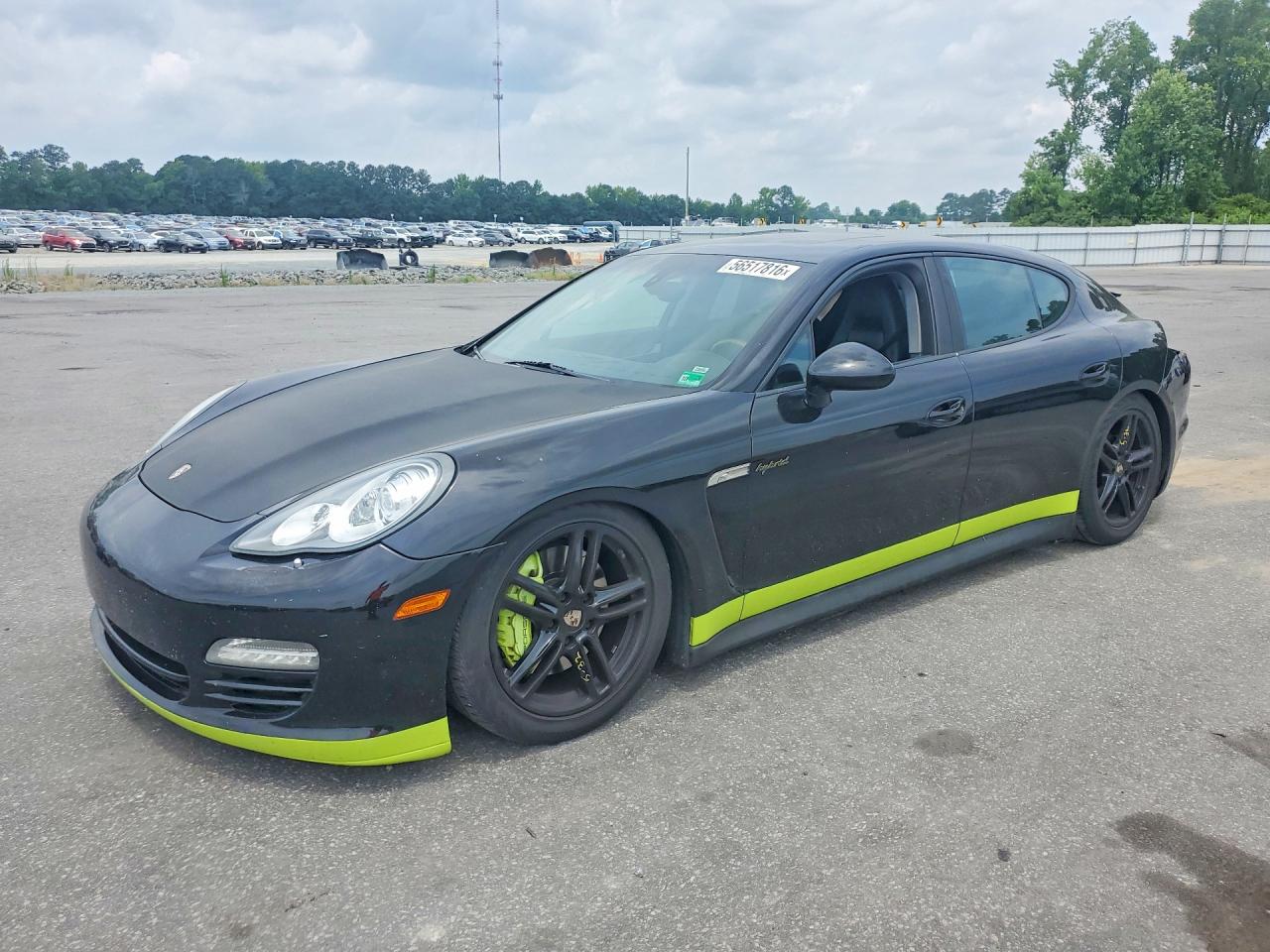 Salvage Porsche Panamera Image