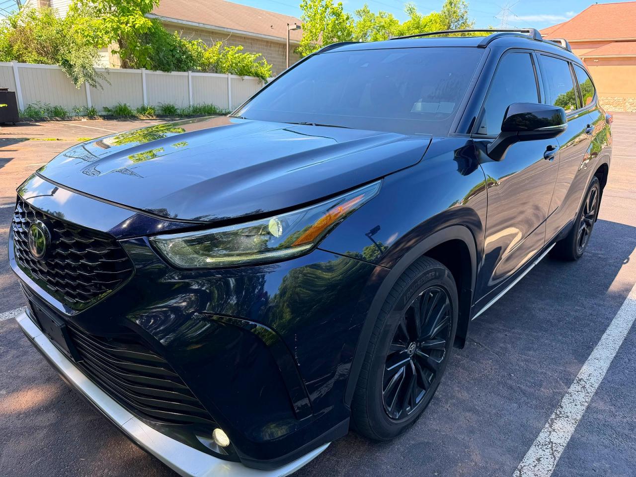 Salvage Toyota Highlander Image