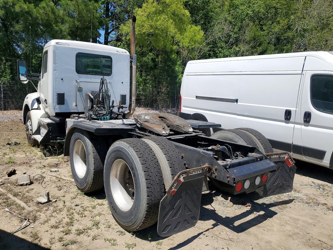 Kenworth T880