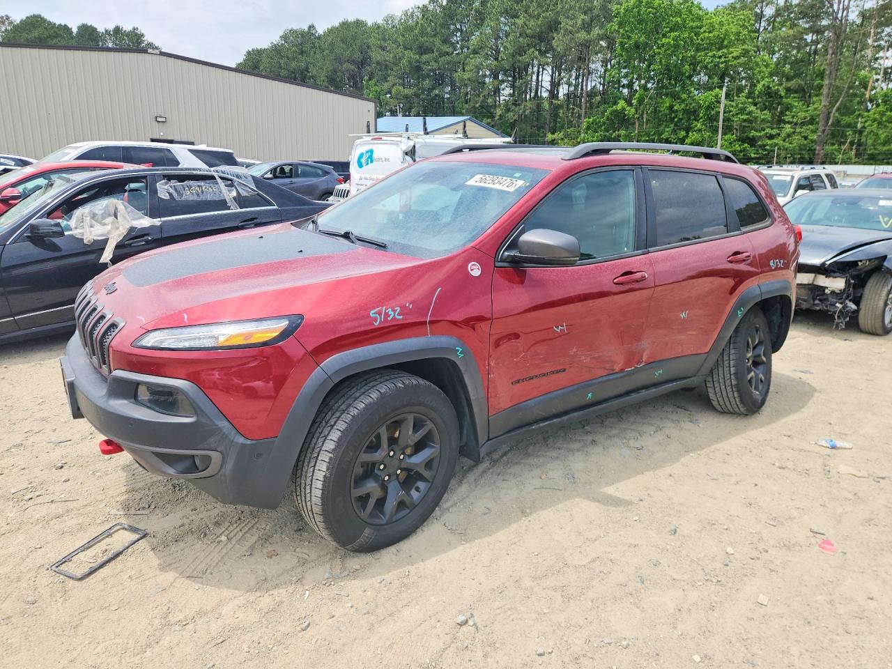 Salvage Jeep Cherokee Image