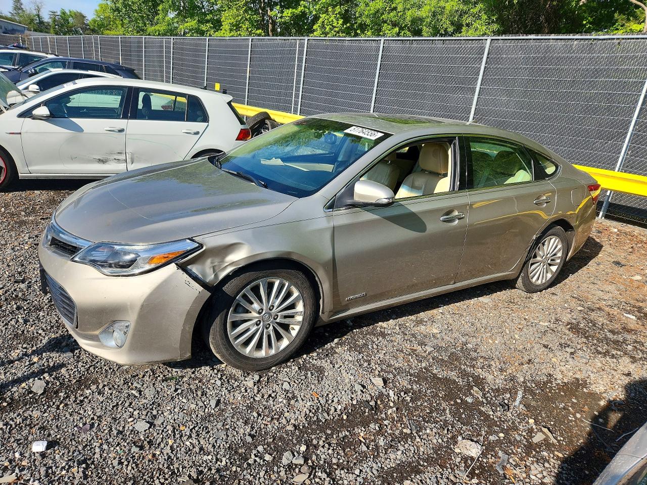 Salvage Toyota Avalon Image