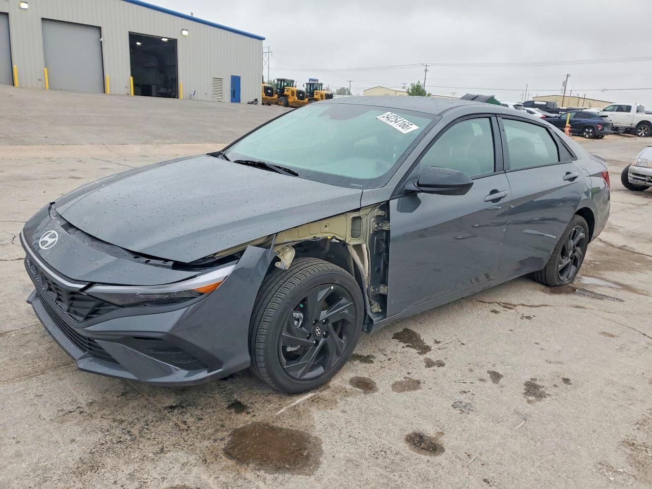Salvage Hyundai ELANTRA Image