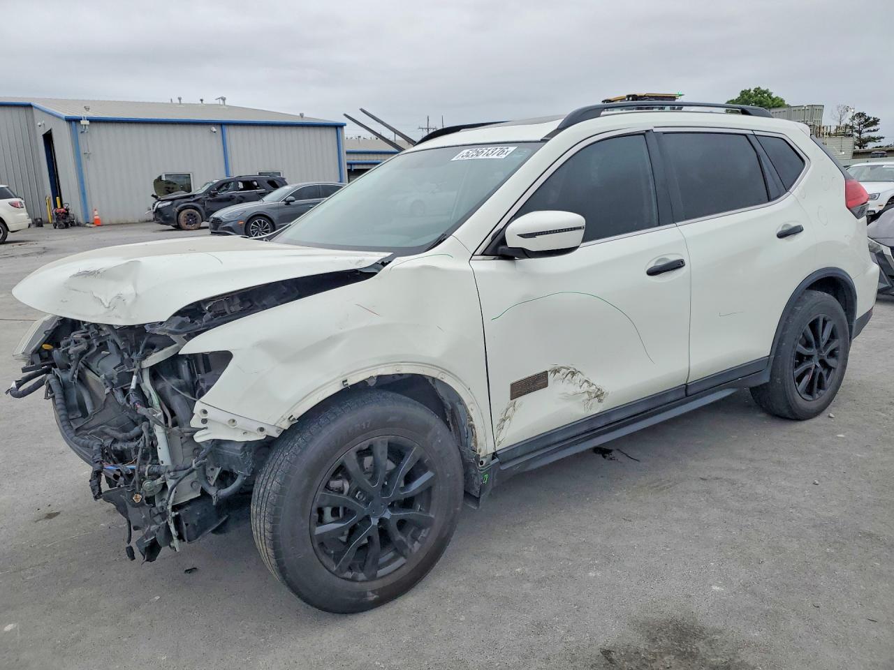 Salvage Nissan Rogue Image