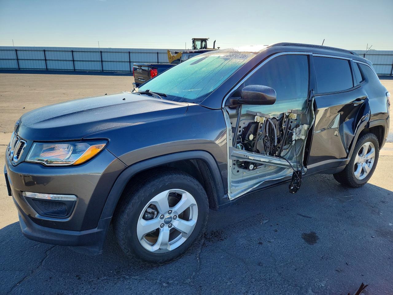 Salvage Jeep Compass Image