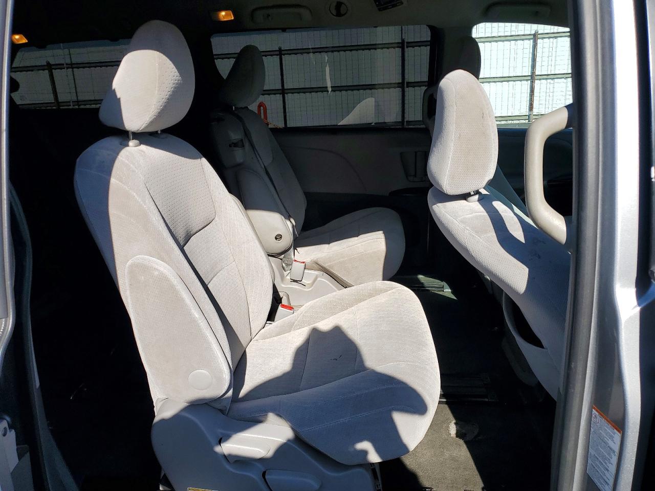 Toyota Sienna Le 8-passenger