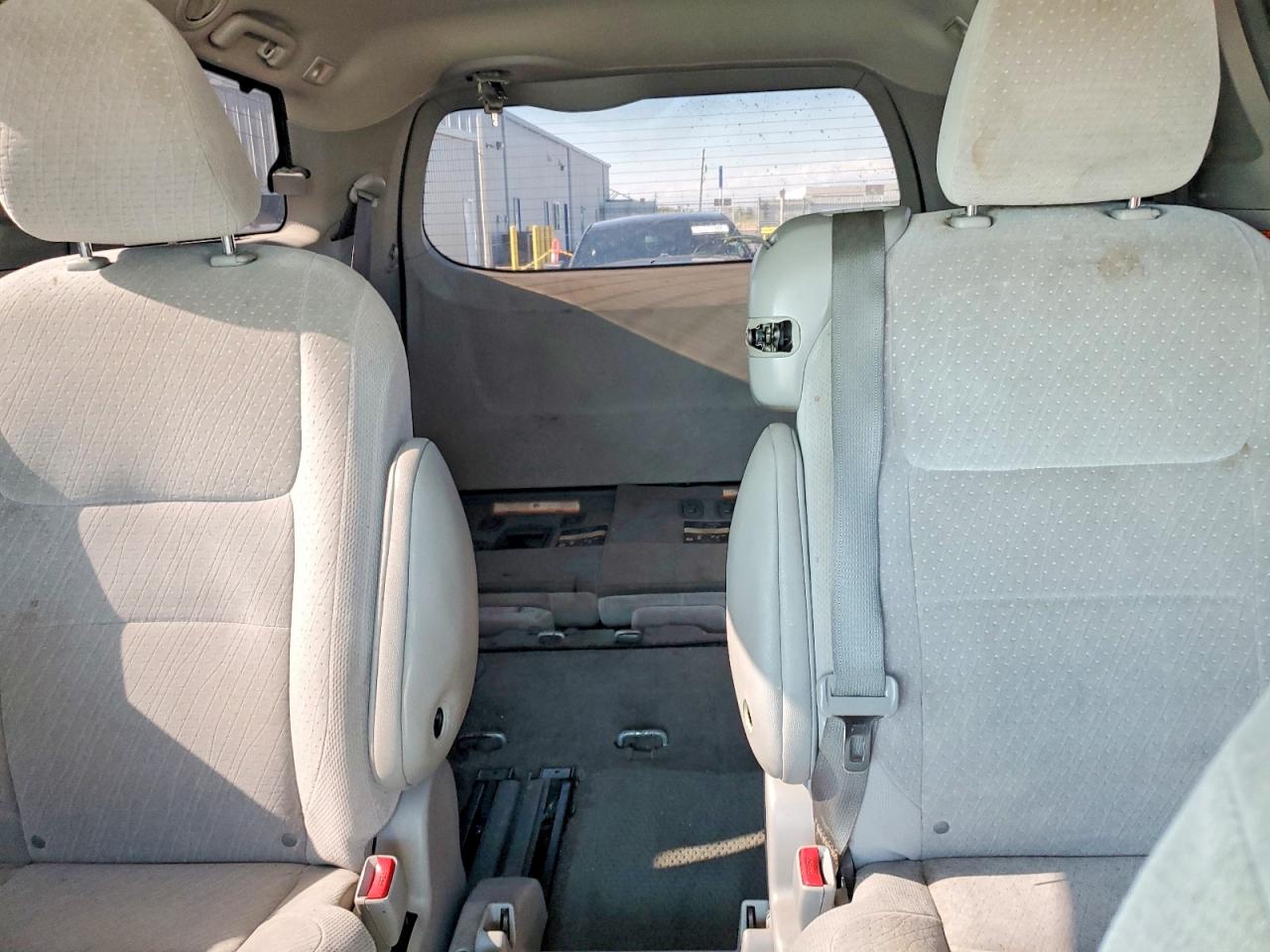 Toyota Sienna Le 8-passenger