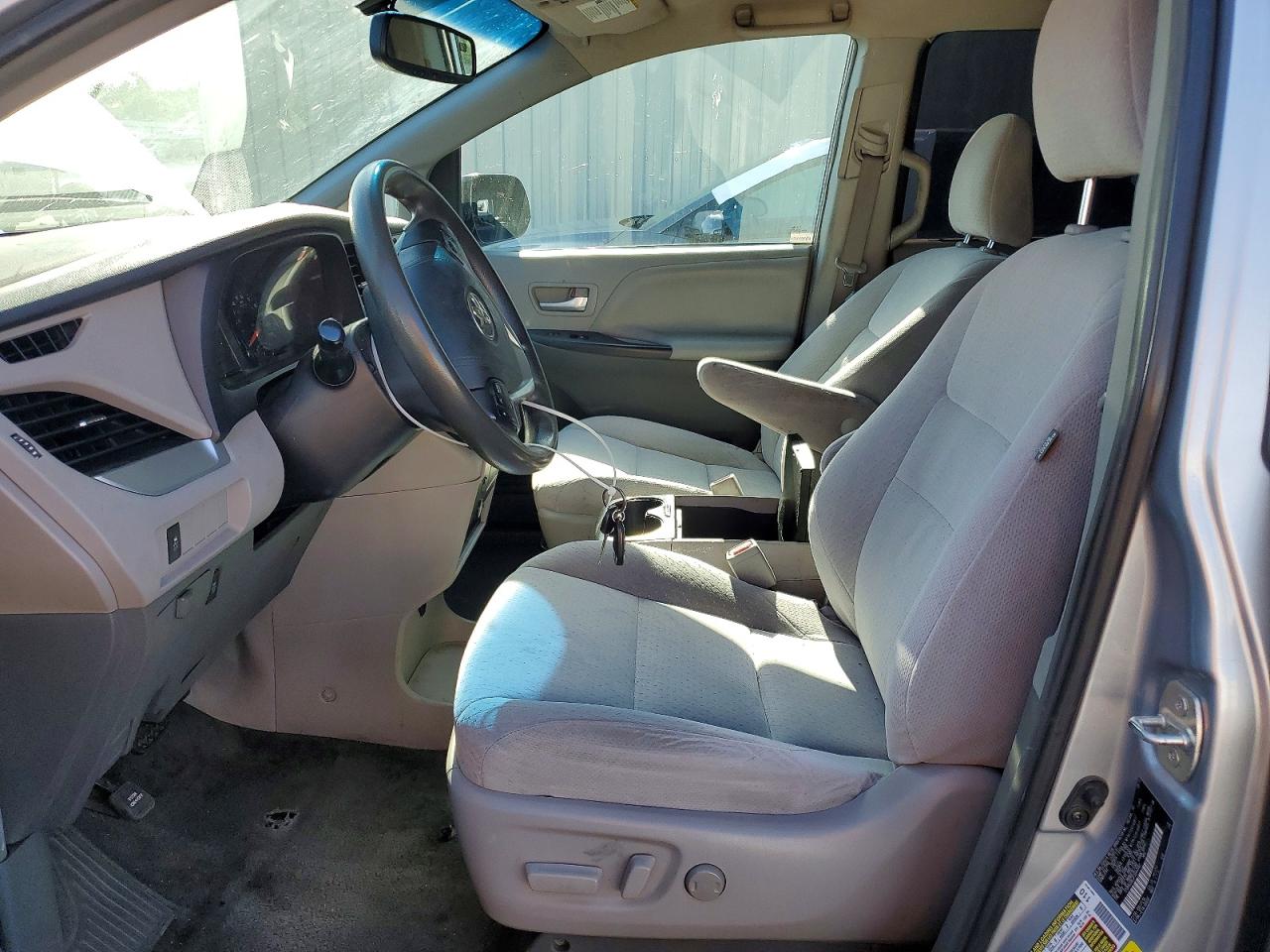 Toyota Sienna Le 8-passenger