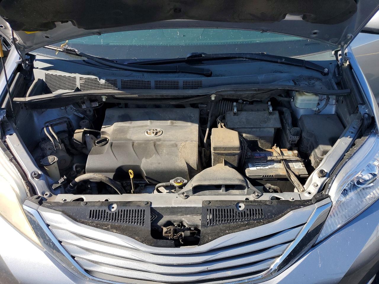 Toyota Sienna Le 8-passenger