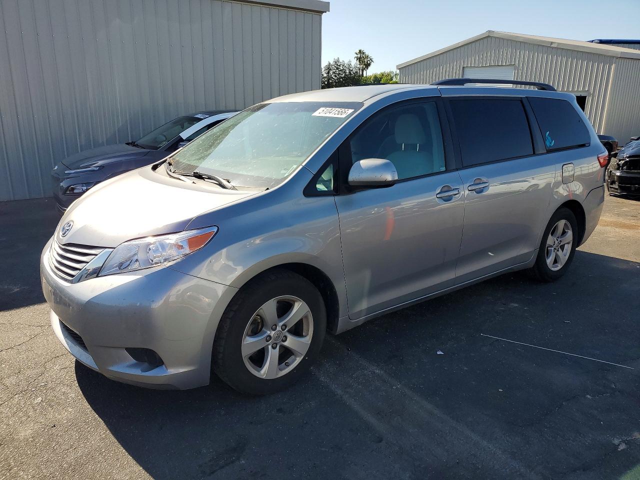 Salvage Toyota Sienna Image