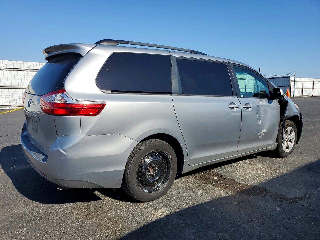Toyota Sienna Le 8-passenger