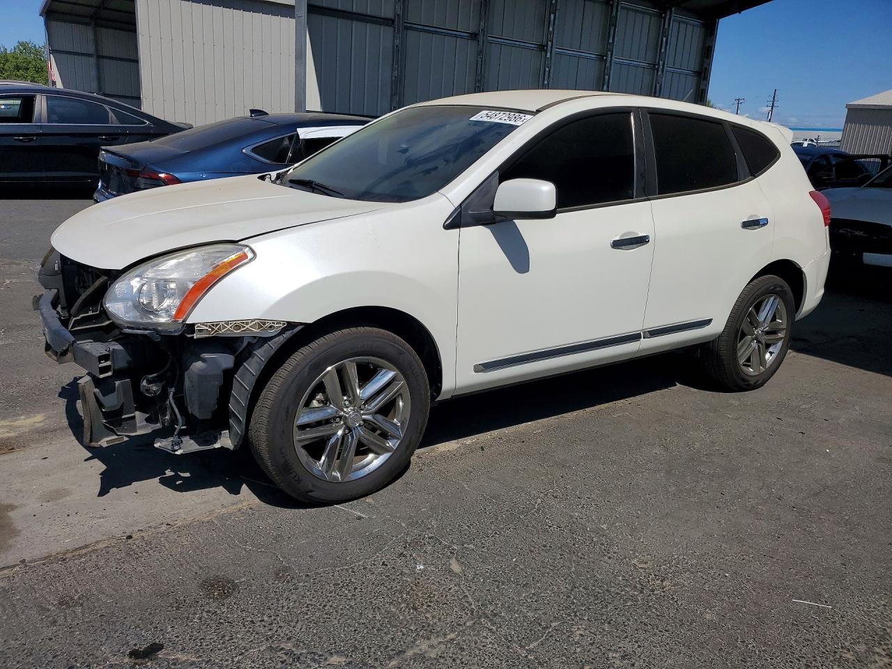 Salvage Nissan Rogue Image
