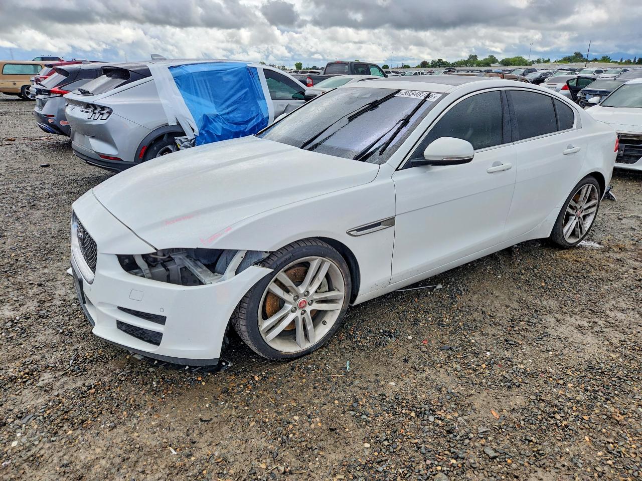 Salvage Jaguar XE Image