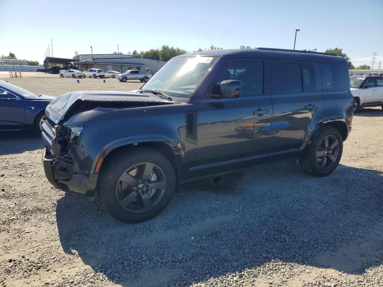 Salvage Land Rover Defender Image