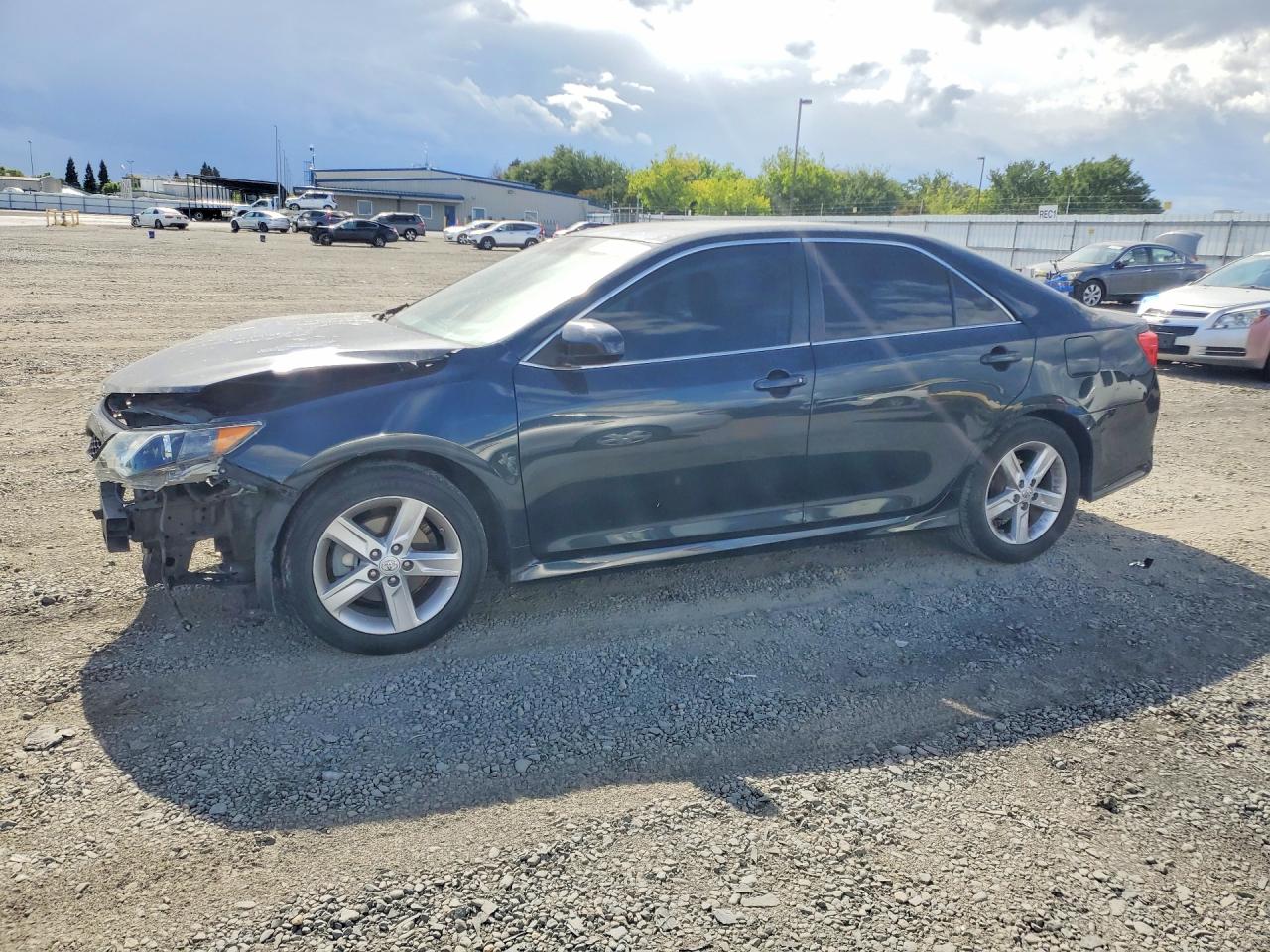 Salvage Toyota Camry Image
