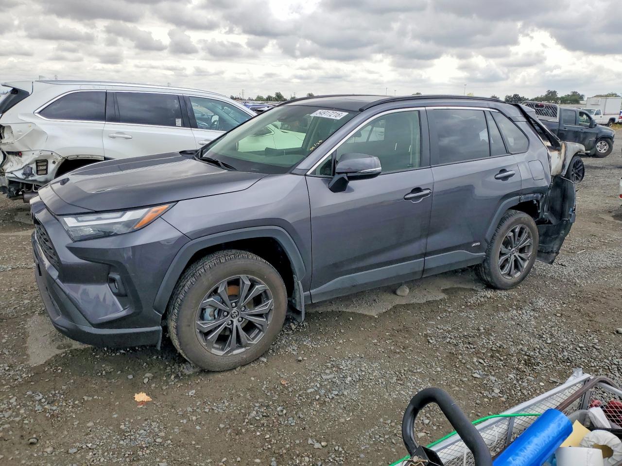 Salvage Toyota RAV4 Image