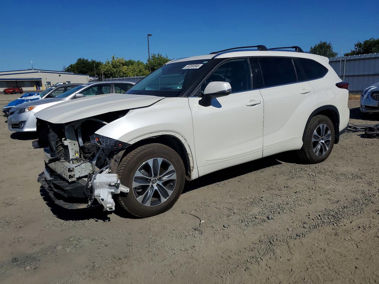 Salvage Toyota Highlander Image
