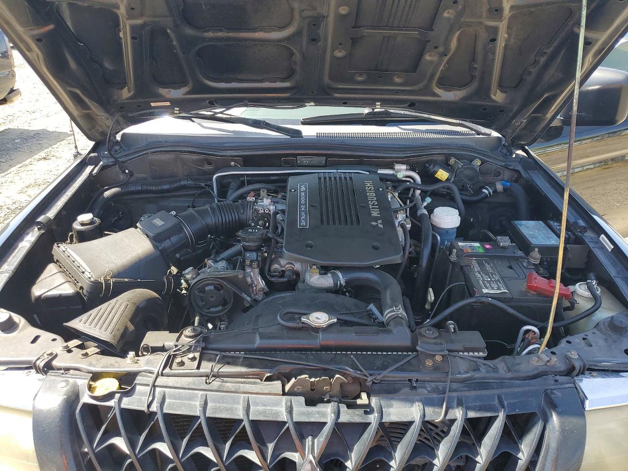 Mitsubishi Montero Sport Es