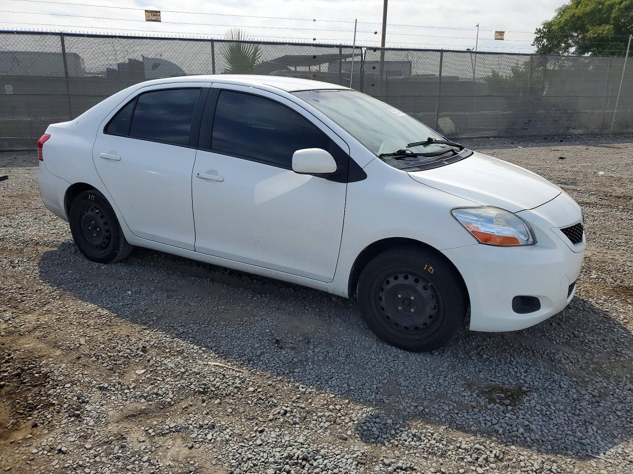 Toyota Yaris Base