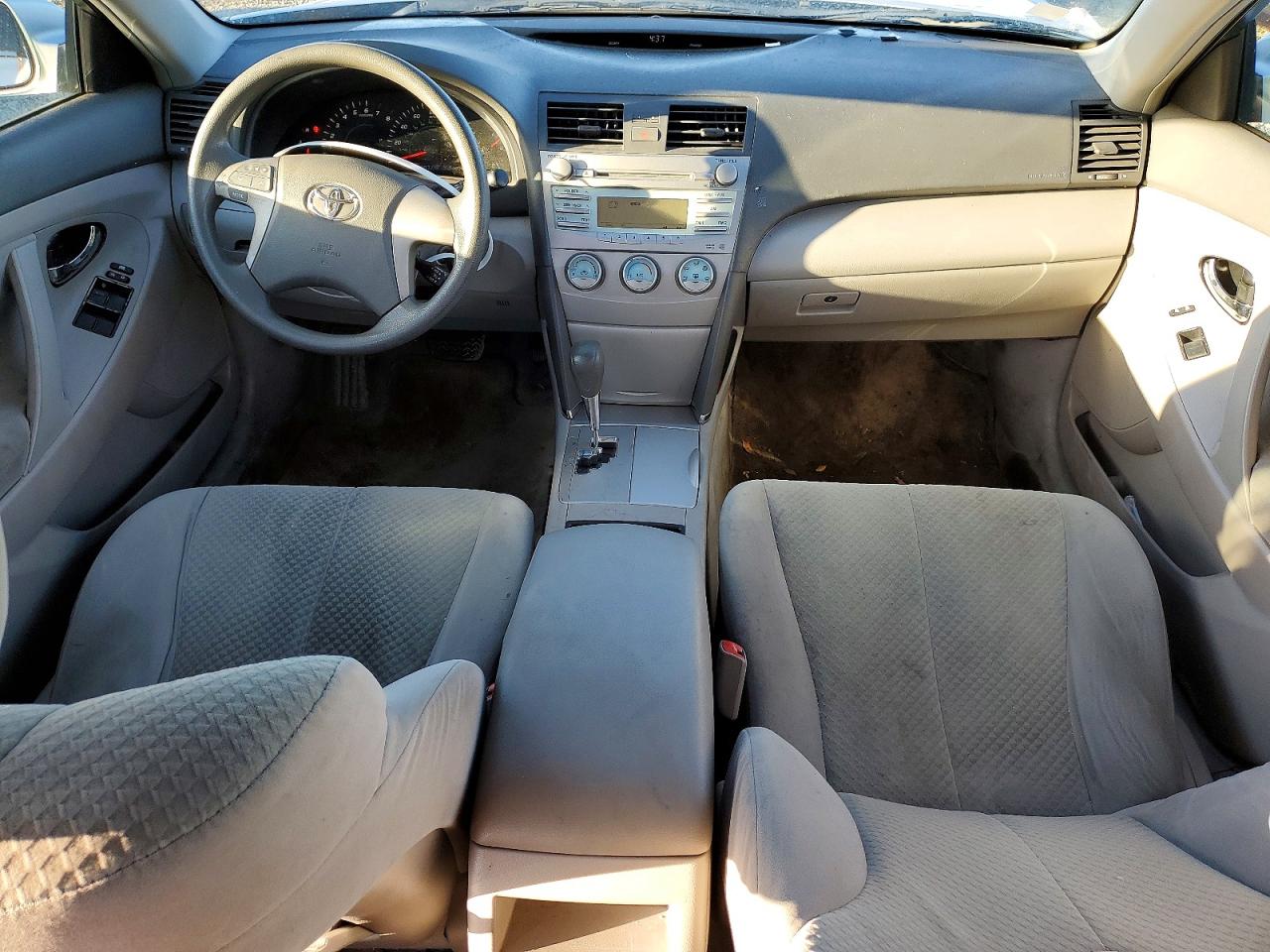 Toyota Camry Le V6