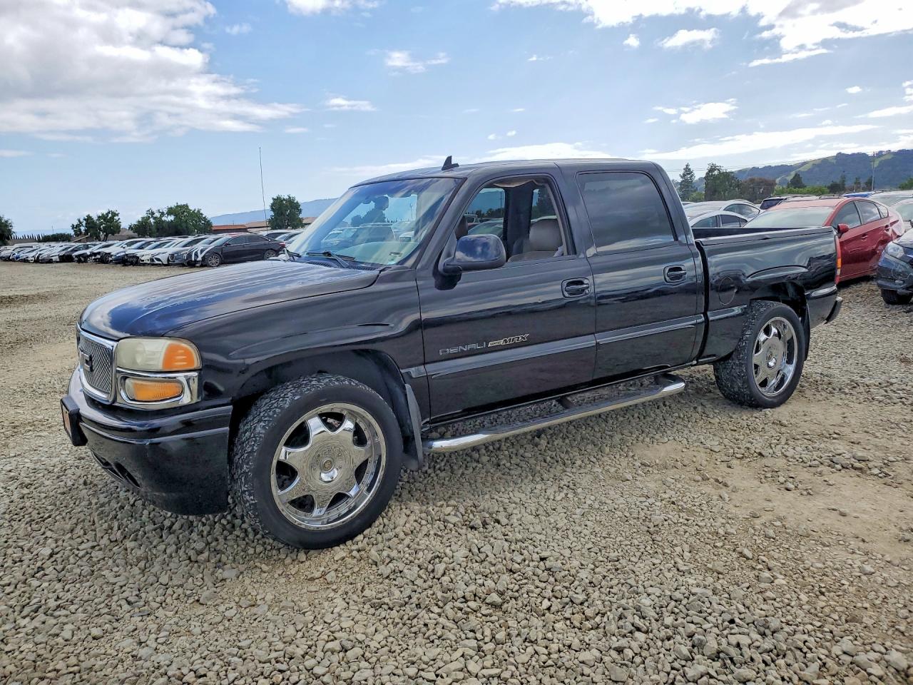 Salvage GMC Sierra Image