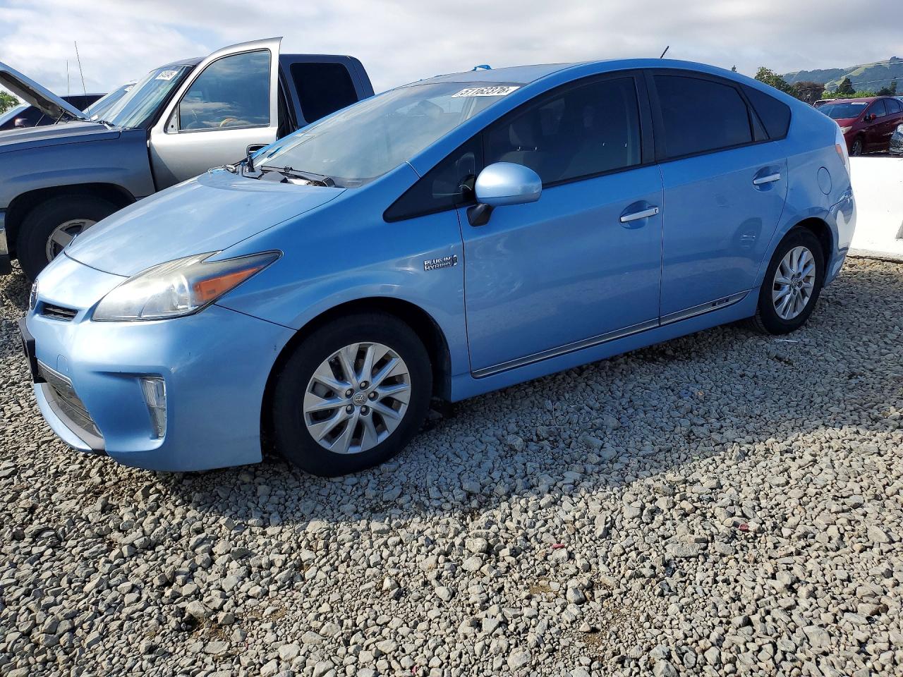 Salvage Toyota Prius Image