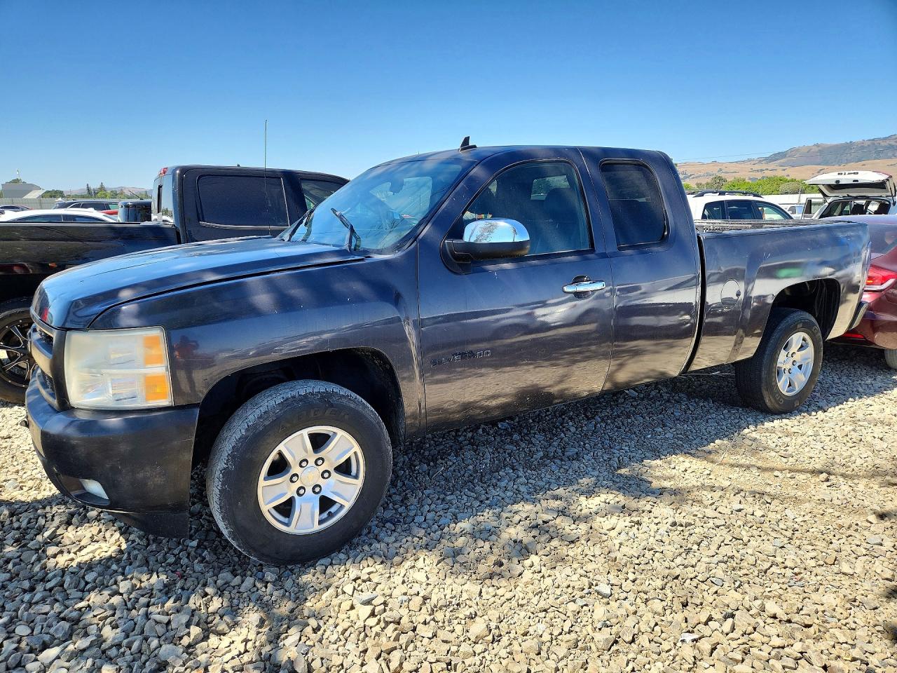 Salvage Chevrolet Silverado Image