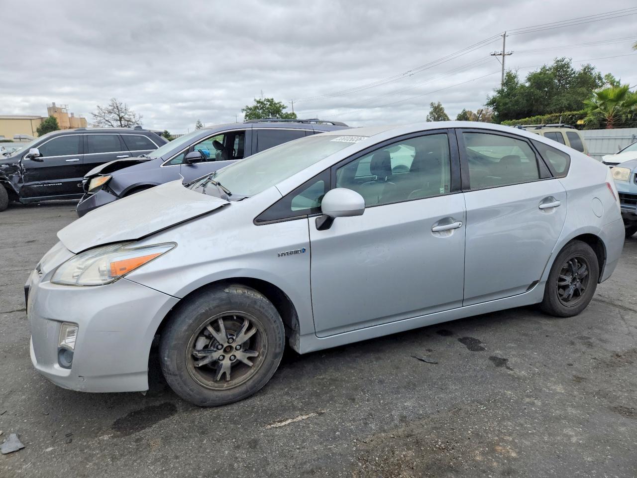 Salvage Toyota Prius Image