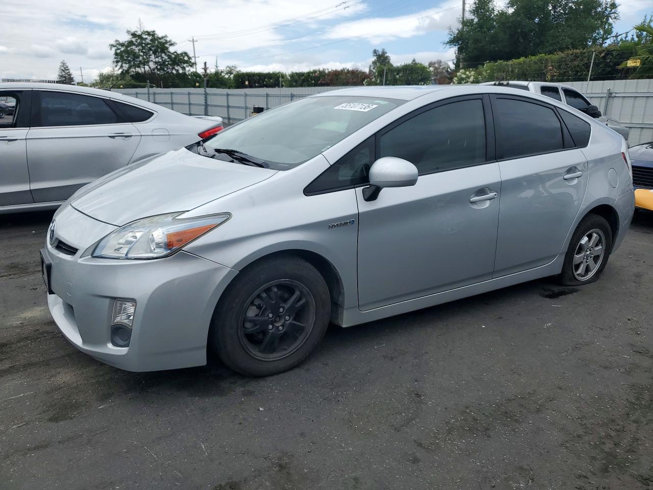 Salvage Toyota Prius Image