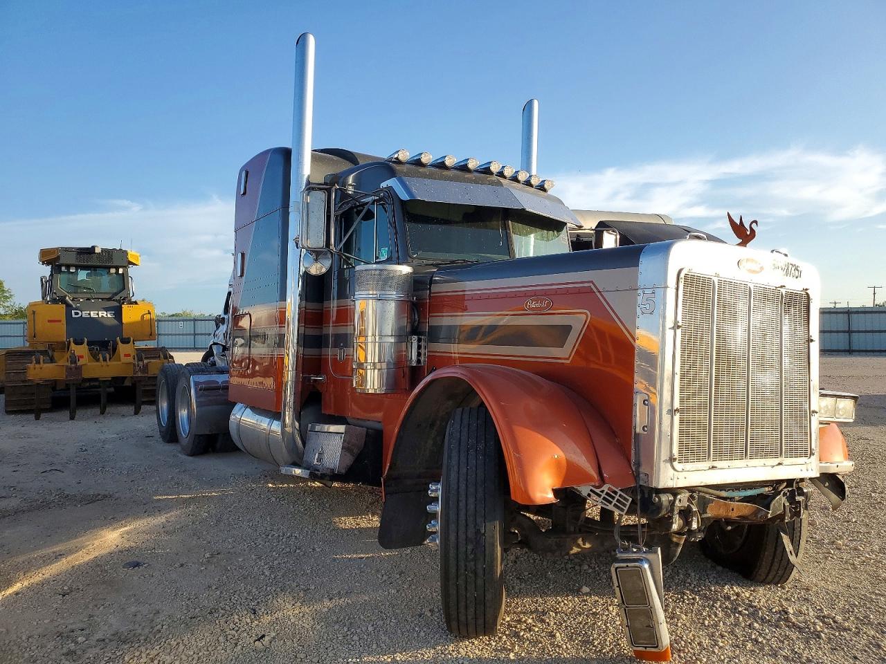 Salvage Peterbilt 379 Image