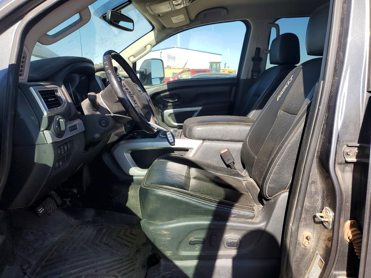 Nissan Titan Pro-4x
