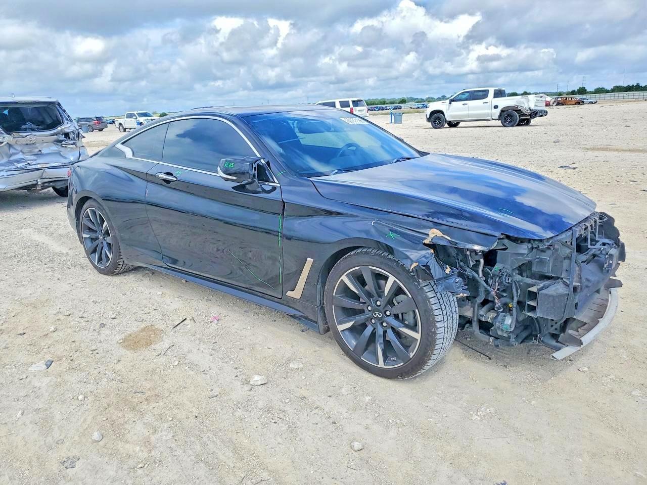 INFINITI Q60 Luxe