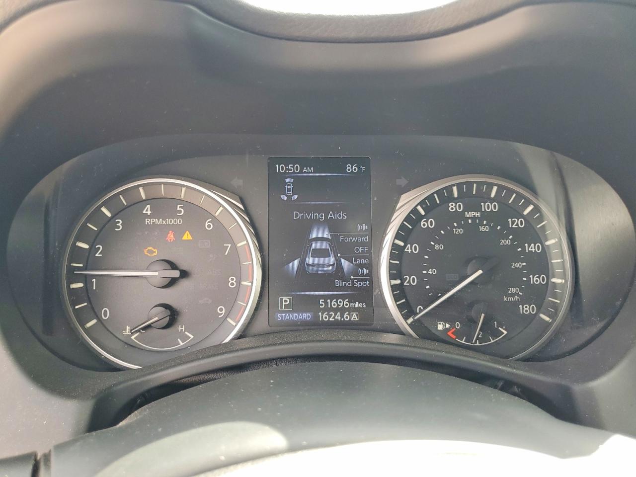 INFINITI Q60 Luxe