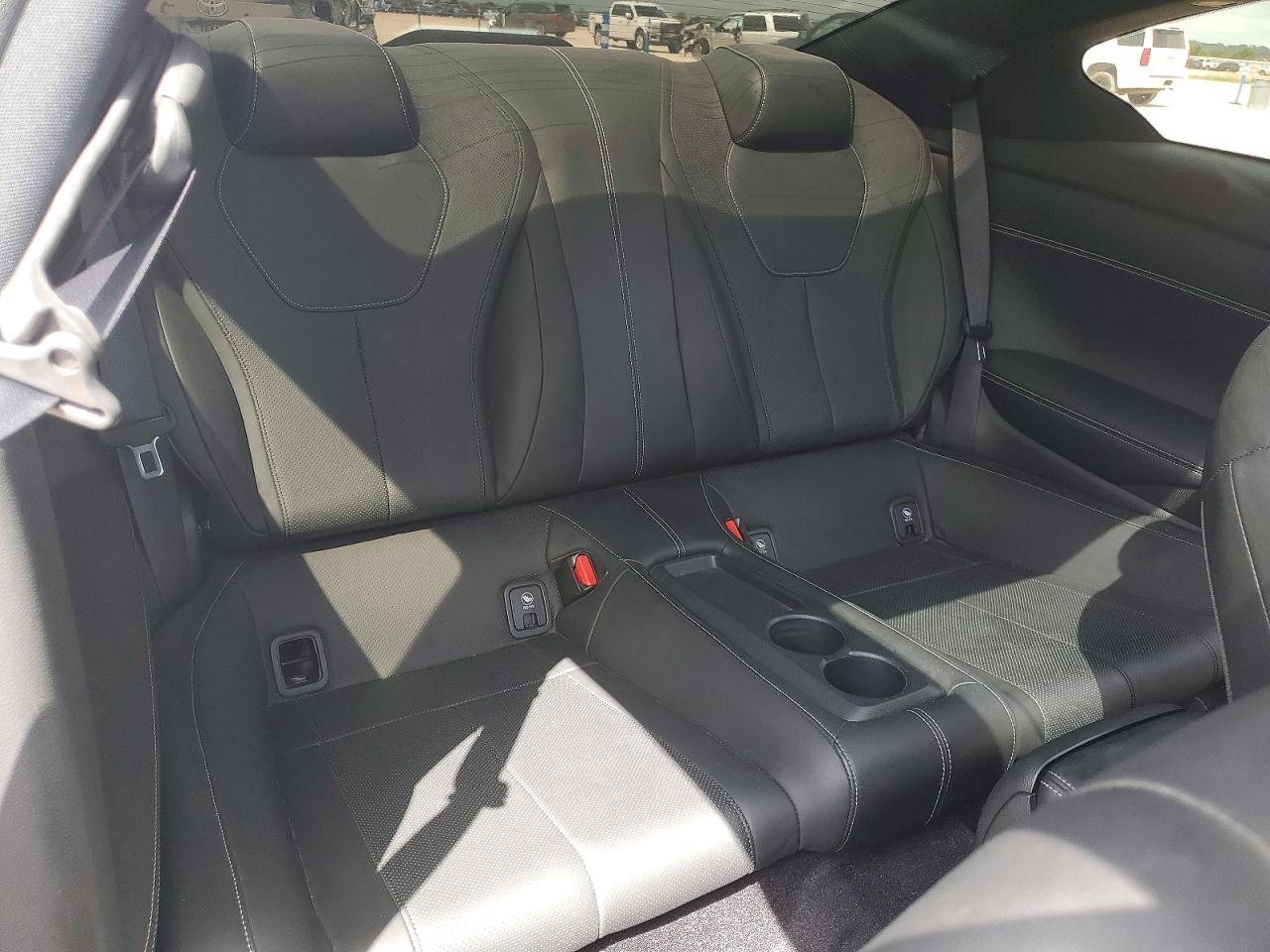 INFINITI Q60 Luxe