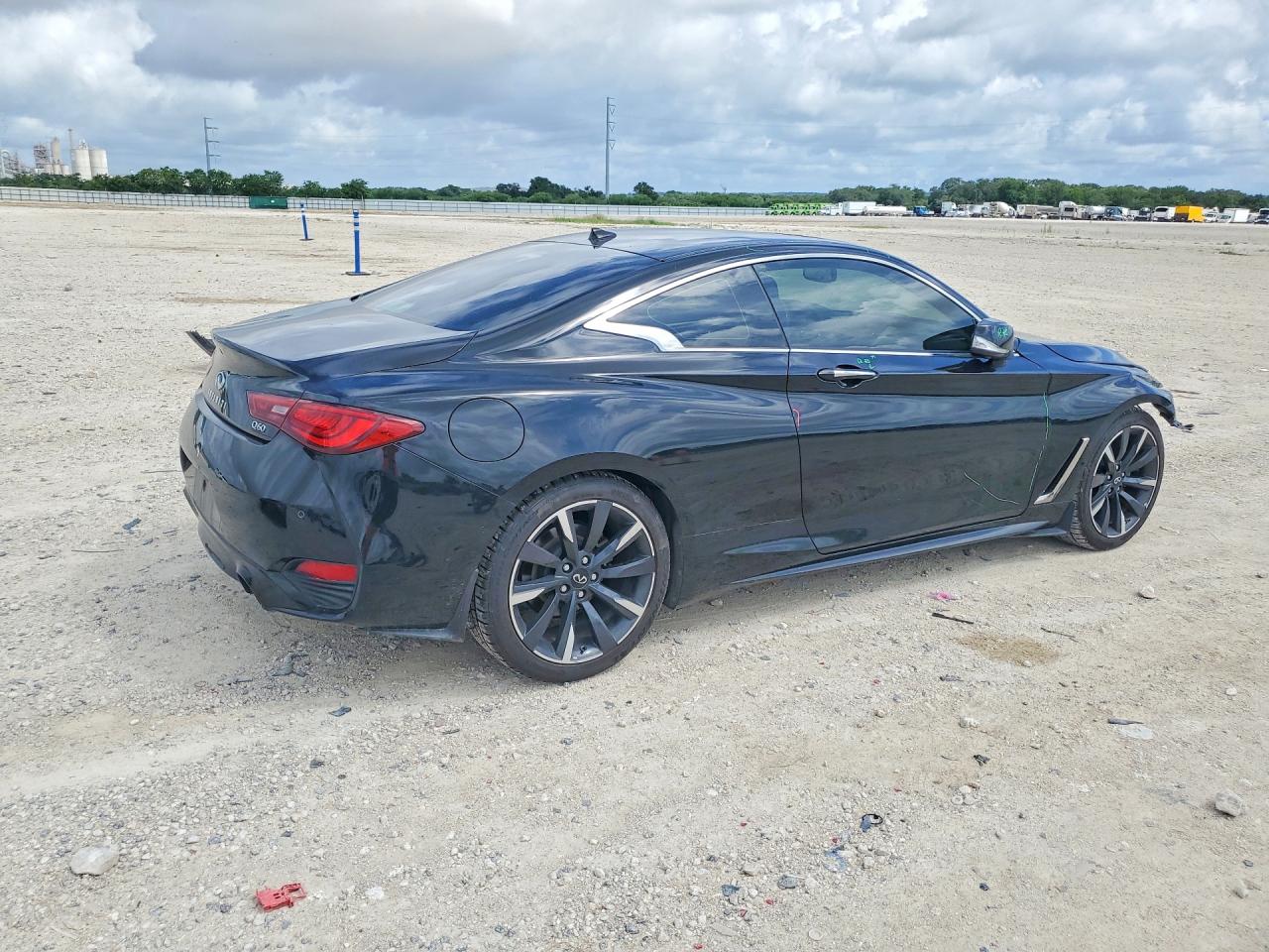 INFINITI Q60 Luxe