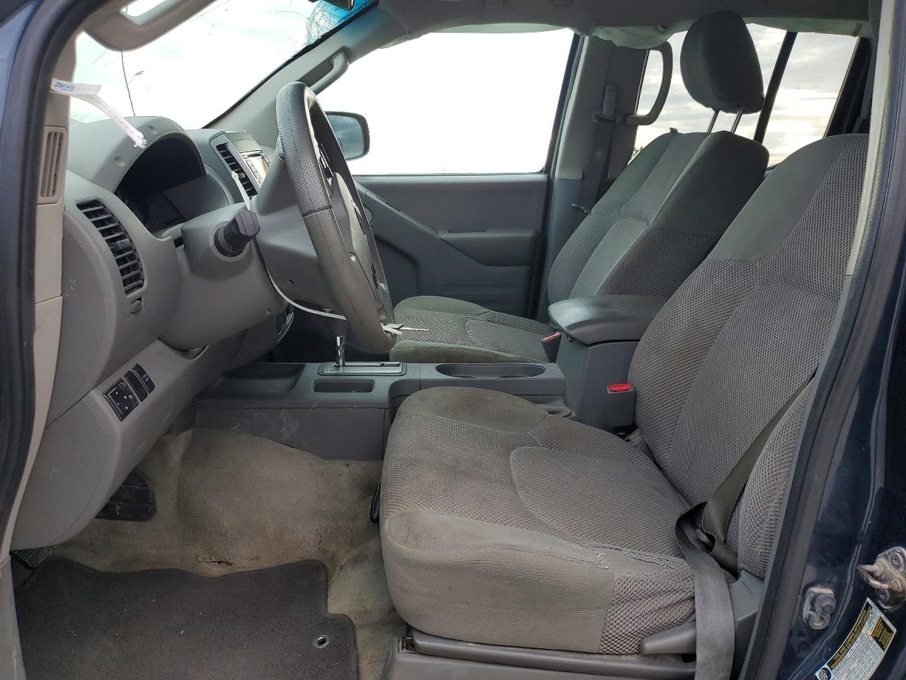 Nissan Frontier Sv