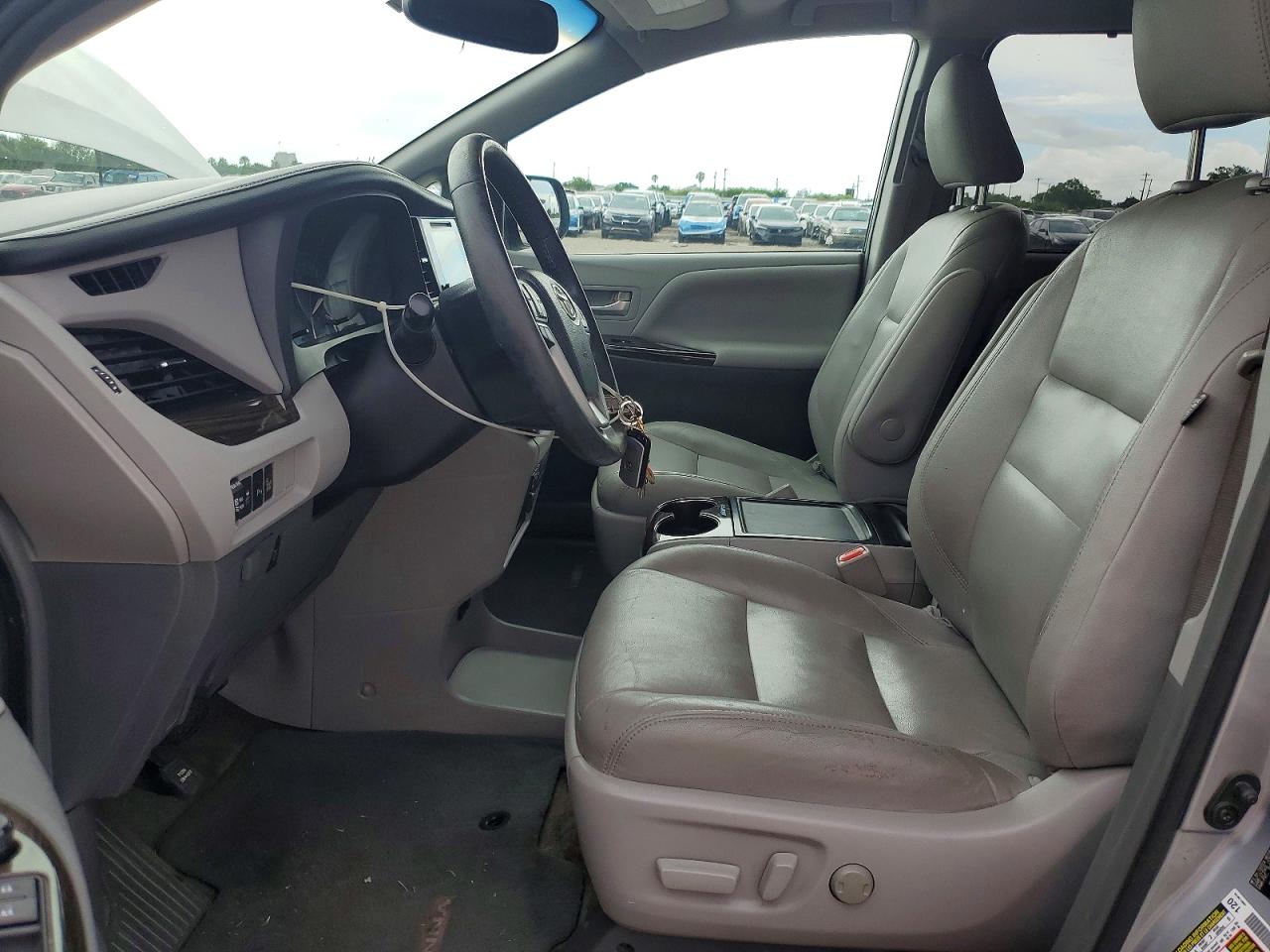 Toyota Sienna Xle Premium 8-passenger