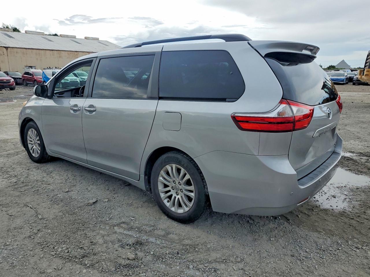 Toyota Sienna Xle Premium 8-passenger