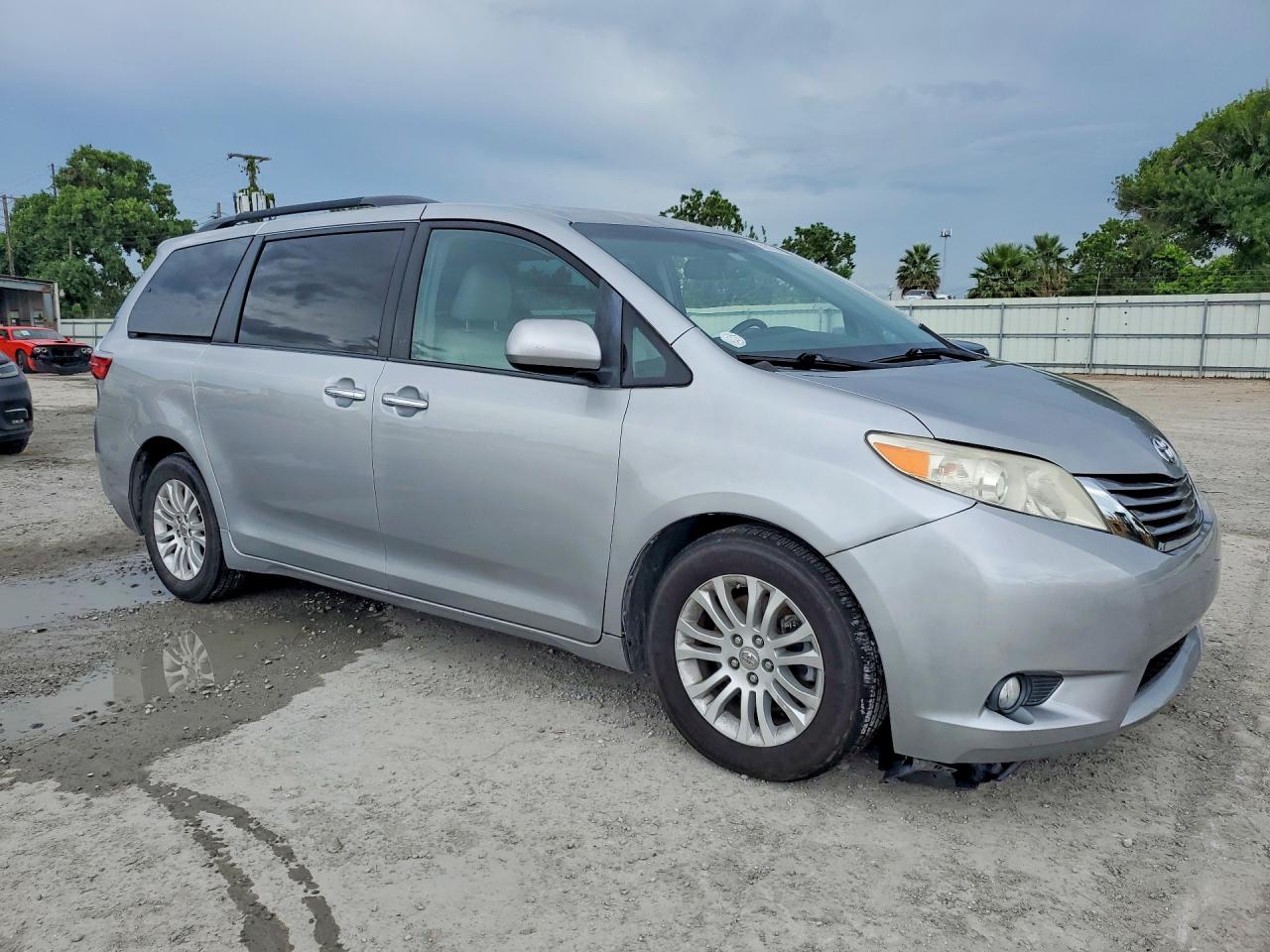 Toyota Sienna Xle Premium 8-passenger