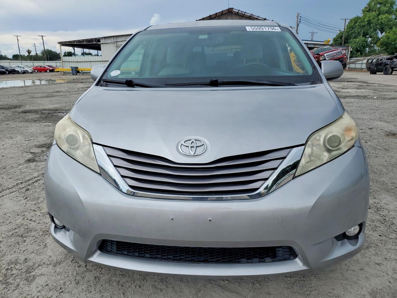 Toyota Sienna Xle Premium 8-passenger