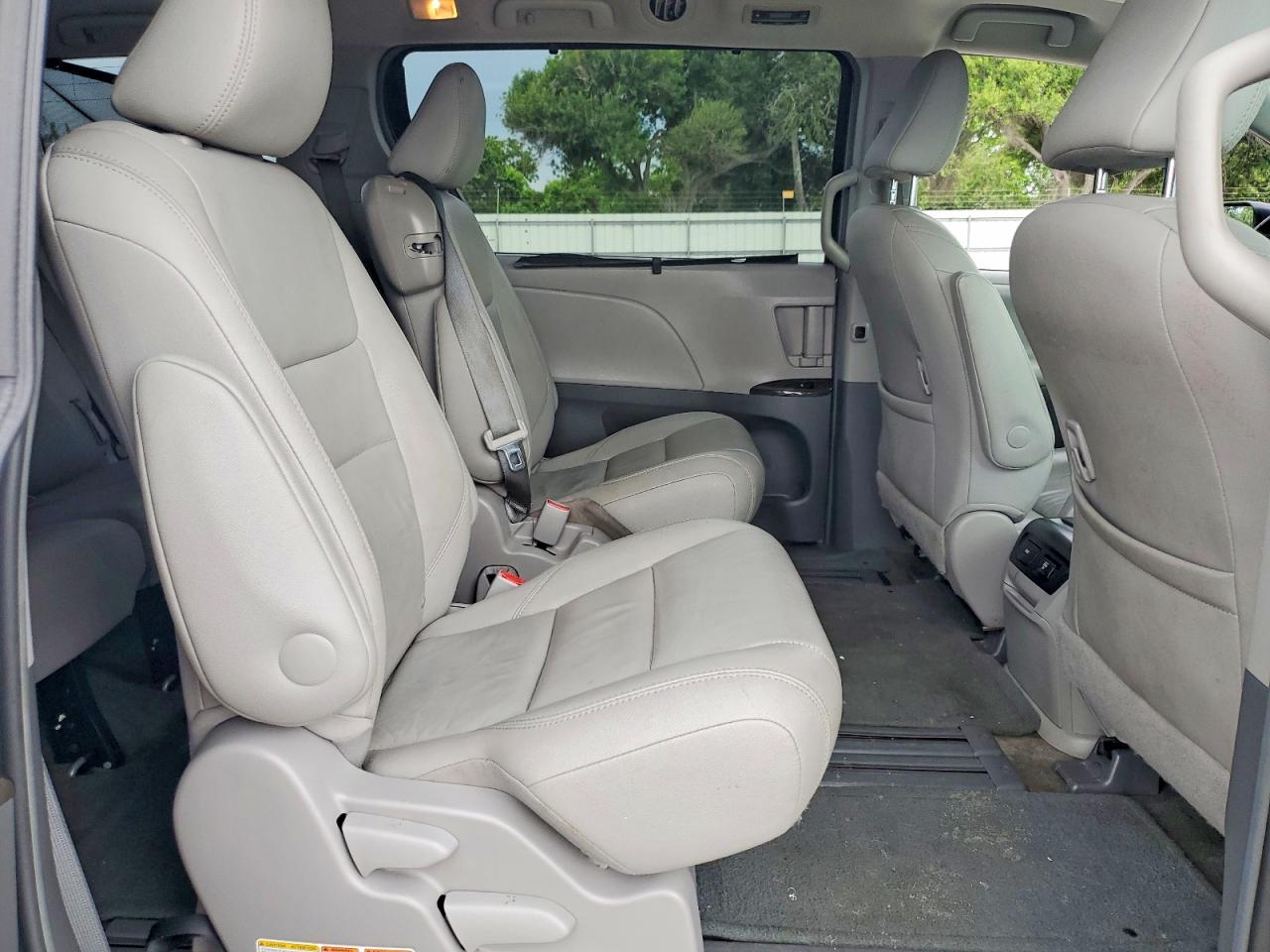 Toyota Sienna Xle Premium 8-passenger