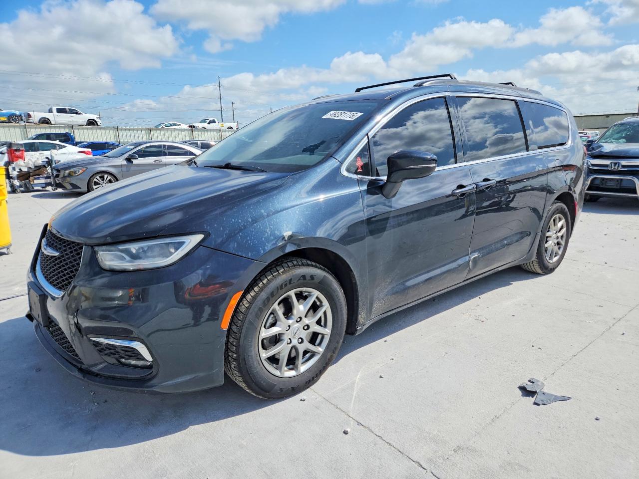 Salvage Chrysler Pacifica Image