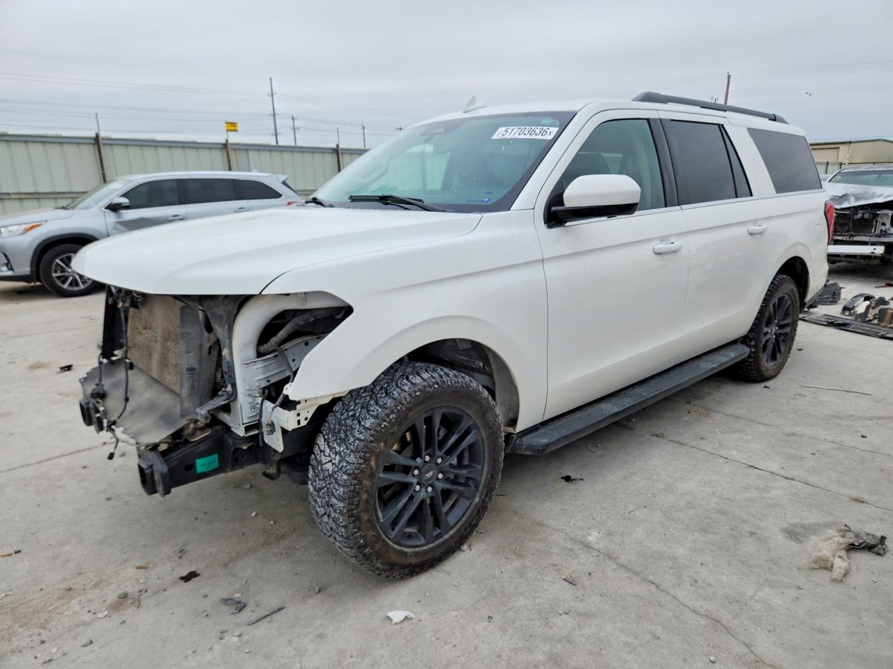Salvage Ford Expedition Image