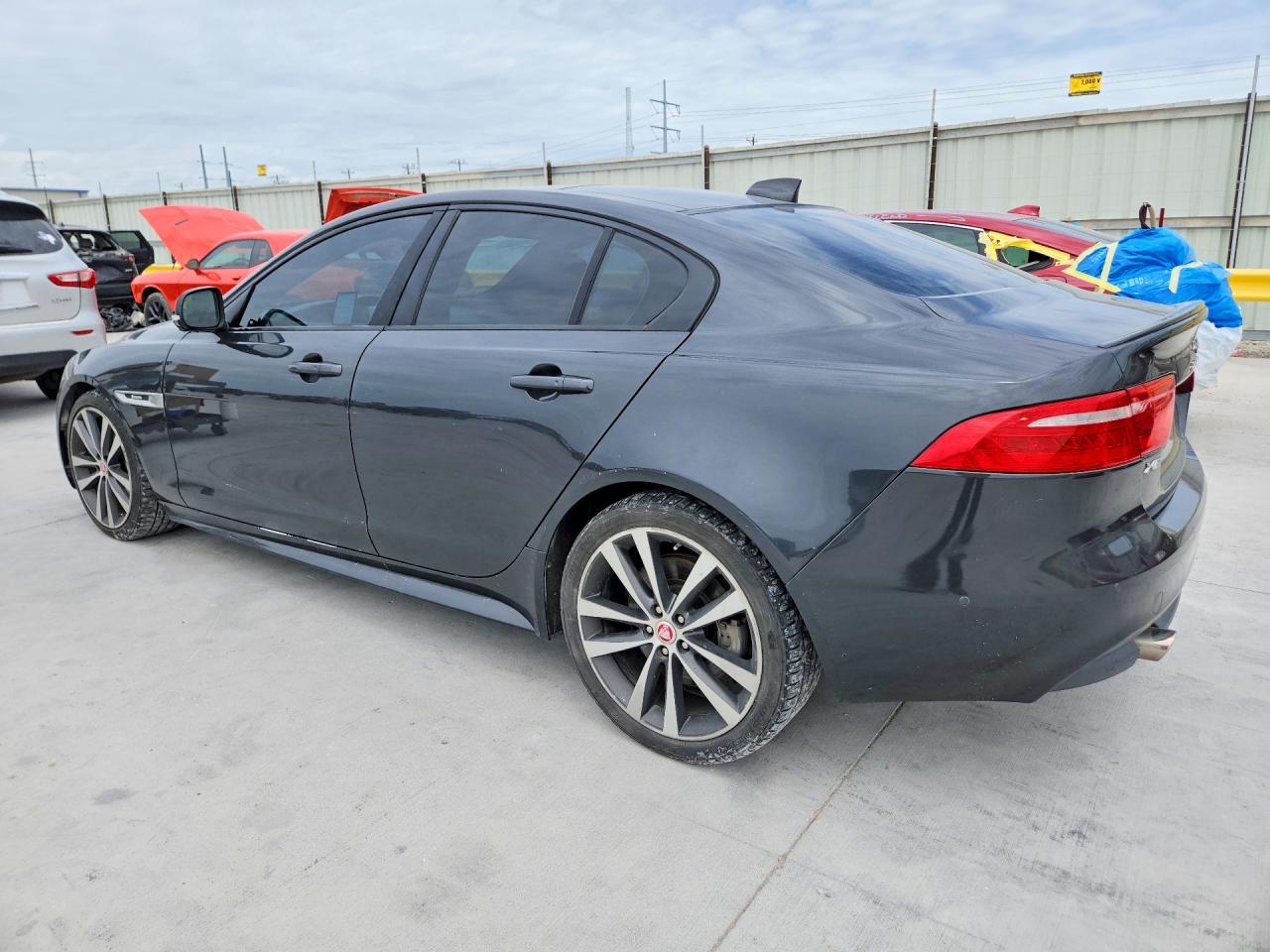 Jaguar XE R - Sport
